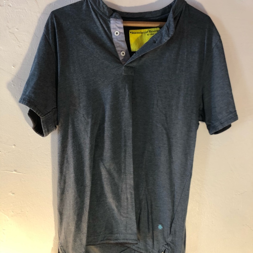 Descendent of Thieves shirt never worn medium